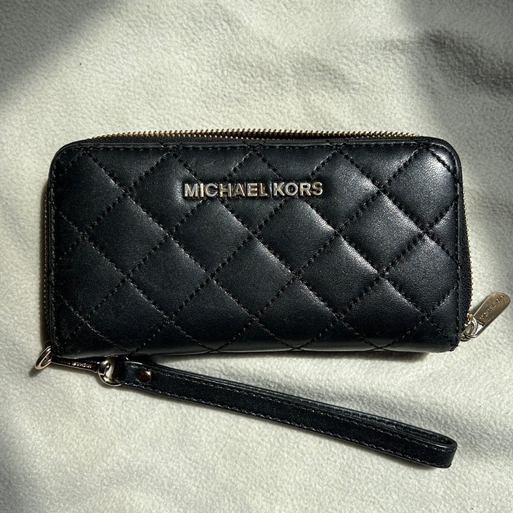 Michael Kors Women’s Clutch Quilted Wristlet Travelers Wallet Black